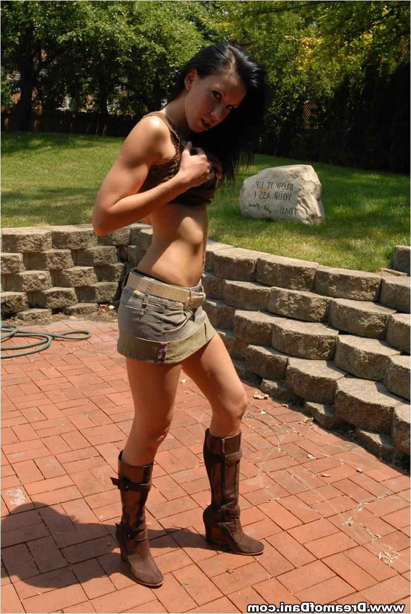 15P Pictures of Dream Of Dani showing off her perfect ass