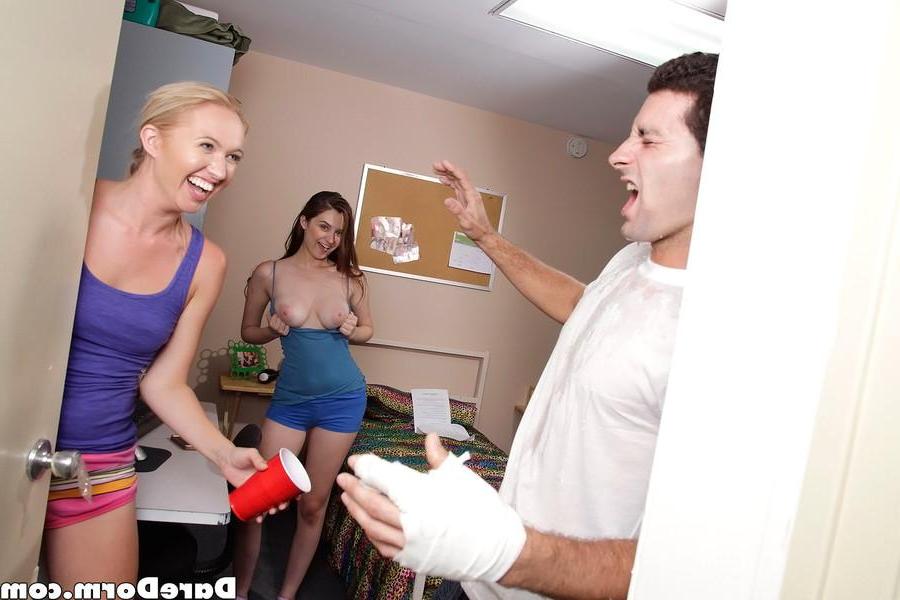 12P Elektra Rose and her friends fuck a lucky guy in the dorm