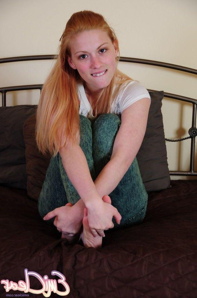 20P Pictures of teen hottie Emi Clear spreading her legs for your cock