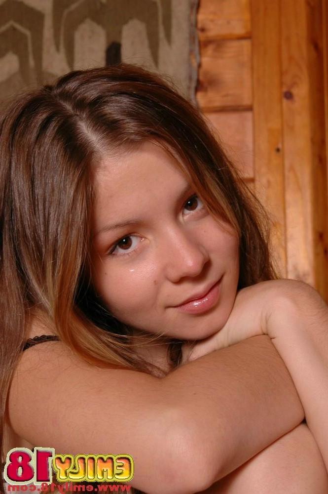 15P Pictures of teen hottie Emily 18 flashing her boobs