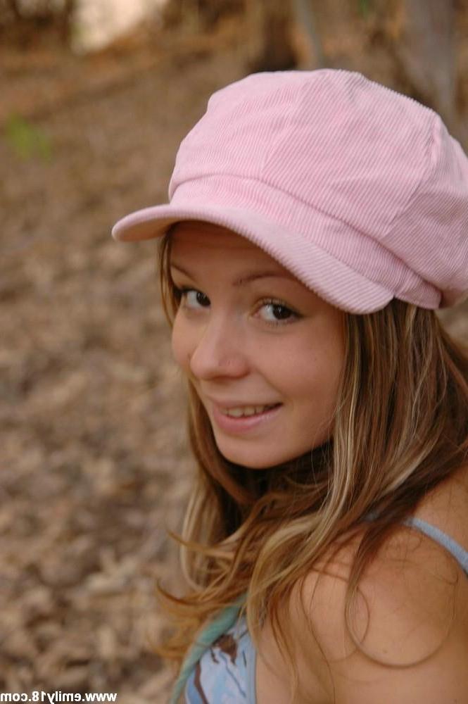 15P Teen girl Emily 18 exposes her boobs in the woods