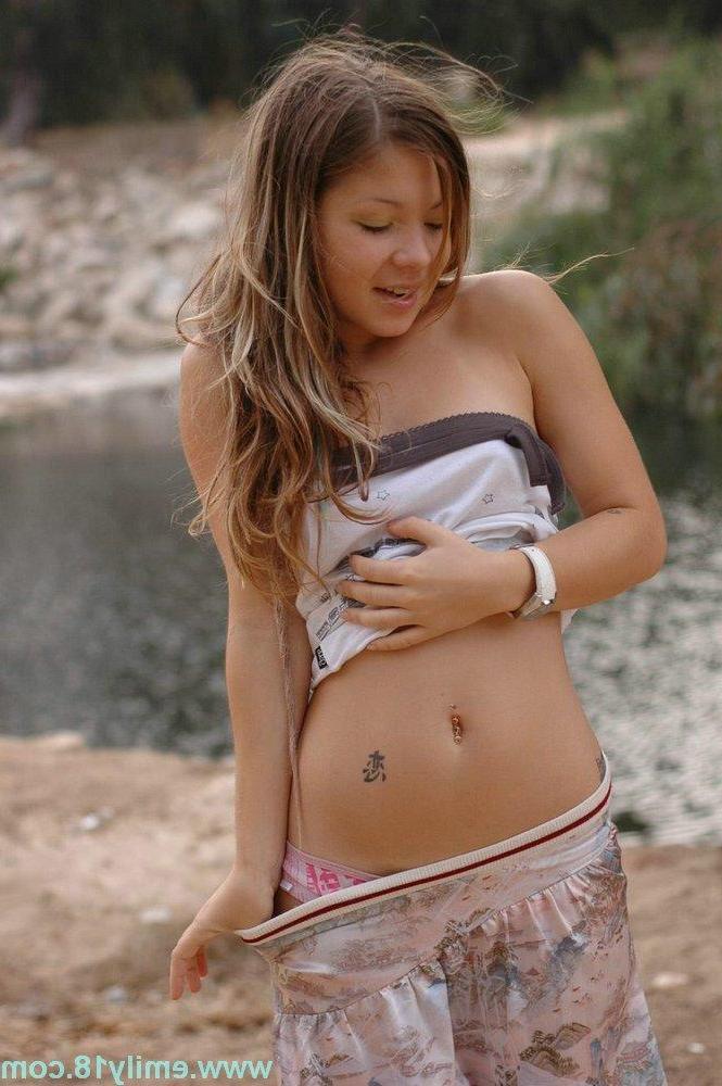 15P Young hotite Emily 18 shows her titties and panties next to a river