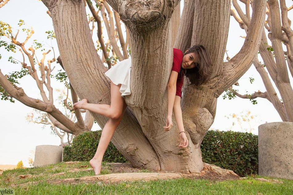 8P Brunette teen Gabrielle Klein shows you what's up her skirt