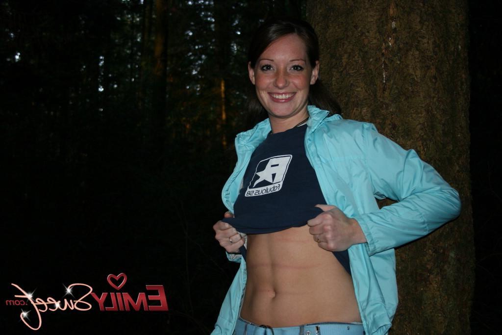 20P Pictures of teen cutie Emily Sweet flashing you outside
