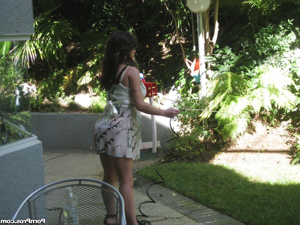 16P Latin MILF in miniskirt Jenna Presley exposing her sexy legs and ass