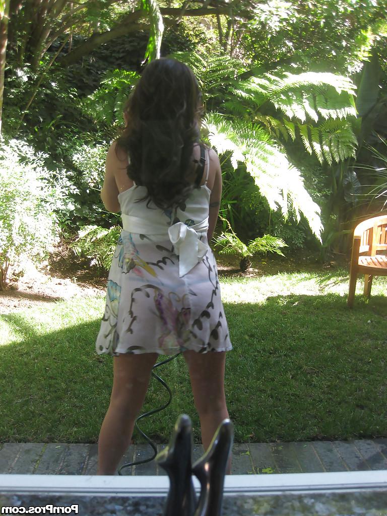 16P Latin MILF in miniskirt Jenna Presley exposing her sexy legs and ass