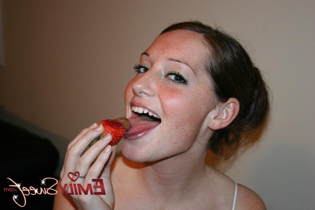 20P Pictures of teen babe Emily Sweet playing with her food