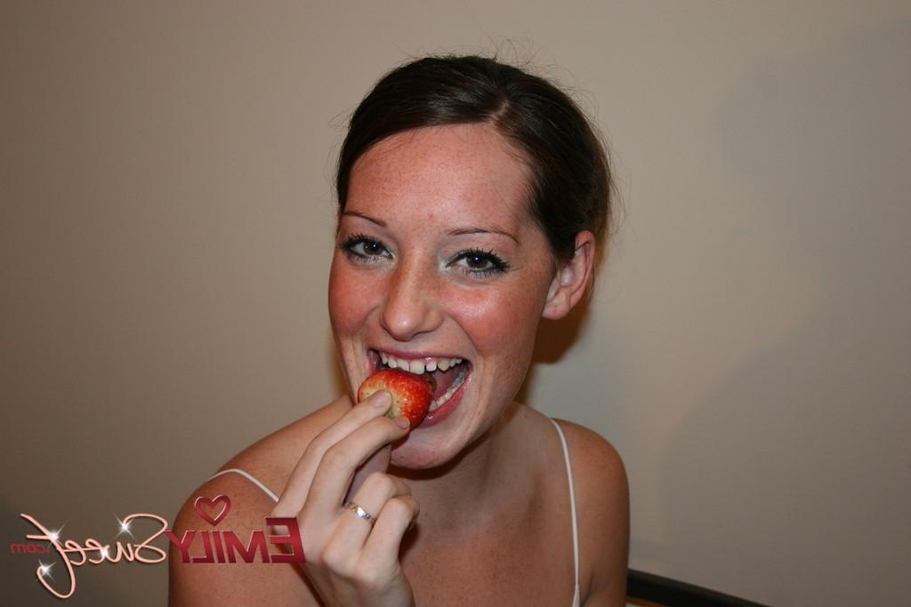20P Pictures of teen babe Emily Sweet playing with her food