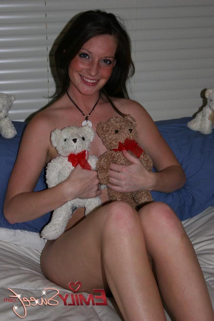 20P Pictures of Emily Sweet getting ready to spend a night in bed with you