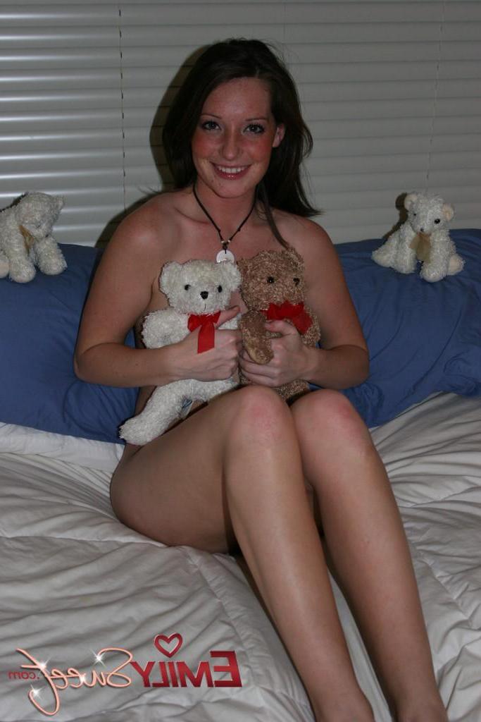 20P Pictures of Emily Sweet getting ready to spend a night in bed with you