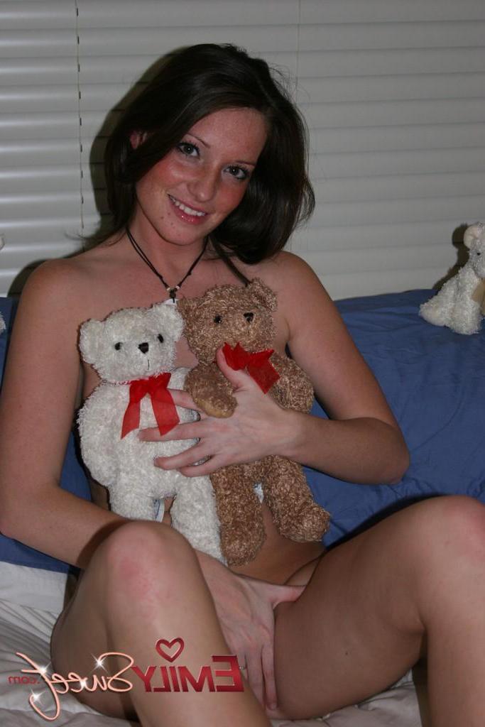 20P Pictures of Emily Sweet getting ready to spend a night in bed with you