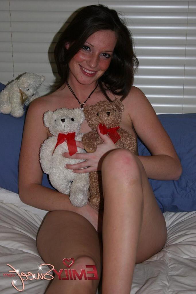 20P Pictures of Emily Sweet getting ready to spend a night in bed with you