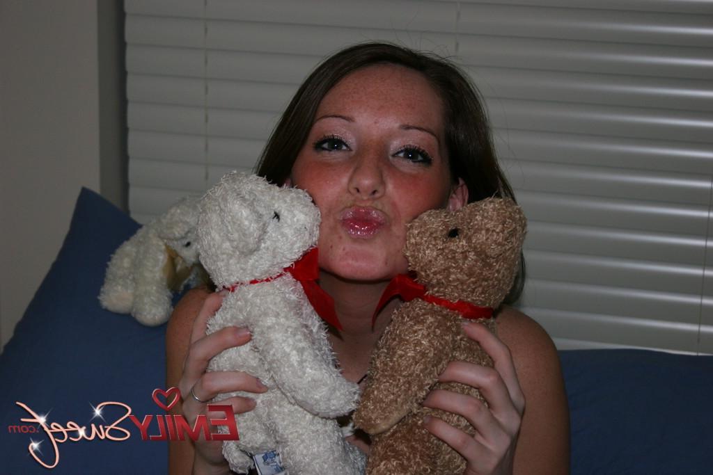 20P Pictures of Emily Sweet getting ready to spend a night in bed with you