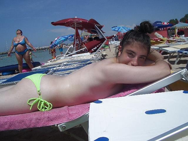 25P Mixed nude beach pics