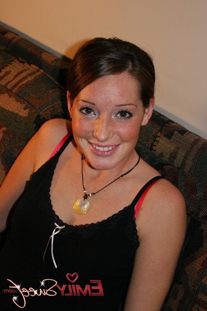 20P Pictures of teen Emily Sweet letting you watch her masturbate
