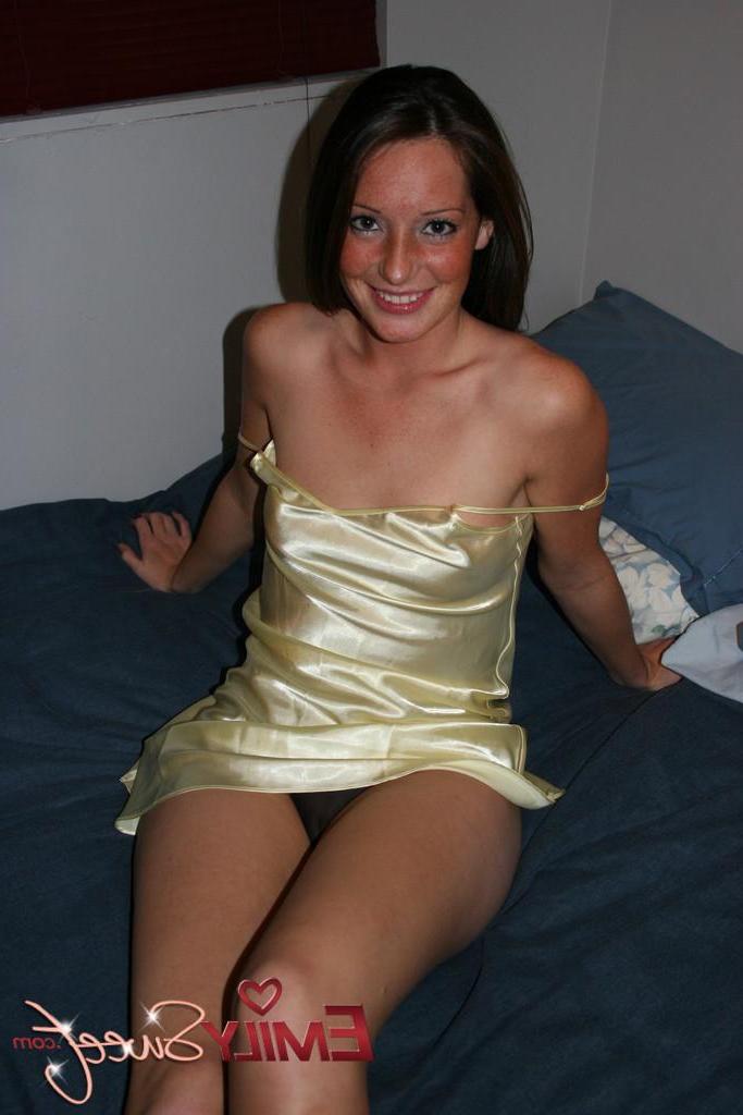 20P Bilder von Emily Sweet, bereit für Sie im Bett