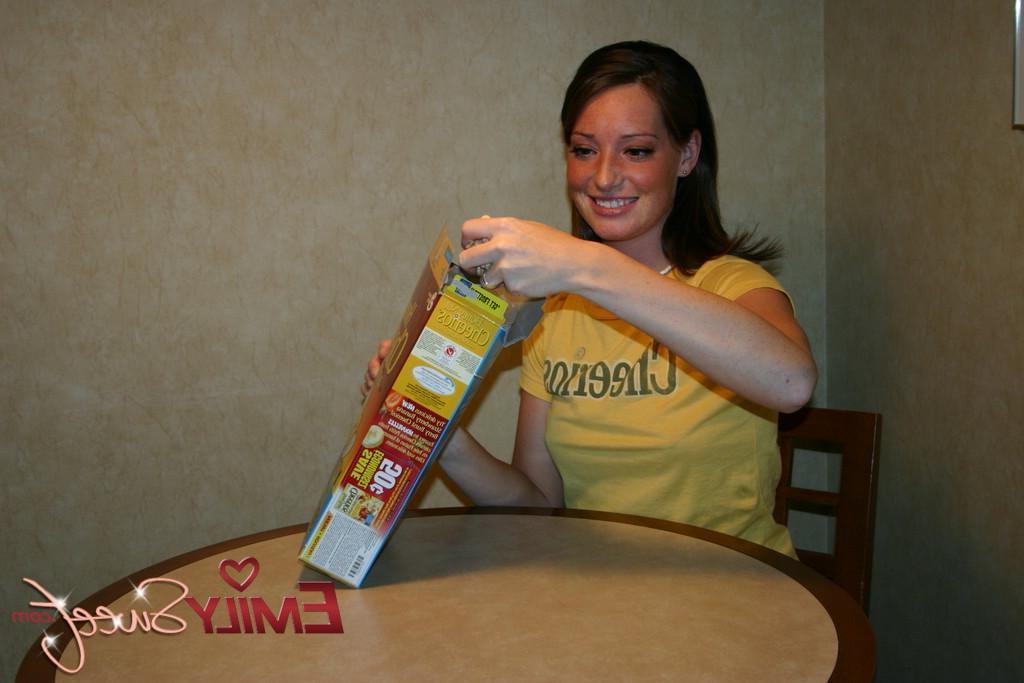 20P Pictures of Emily Sweet showing you her tits