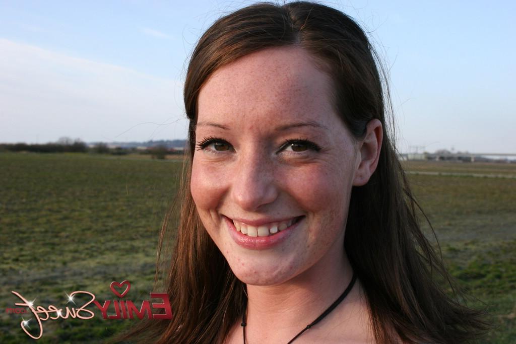 20P Pictures of teen nympho Emily Sweet getting naked outside