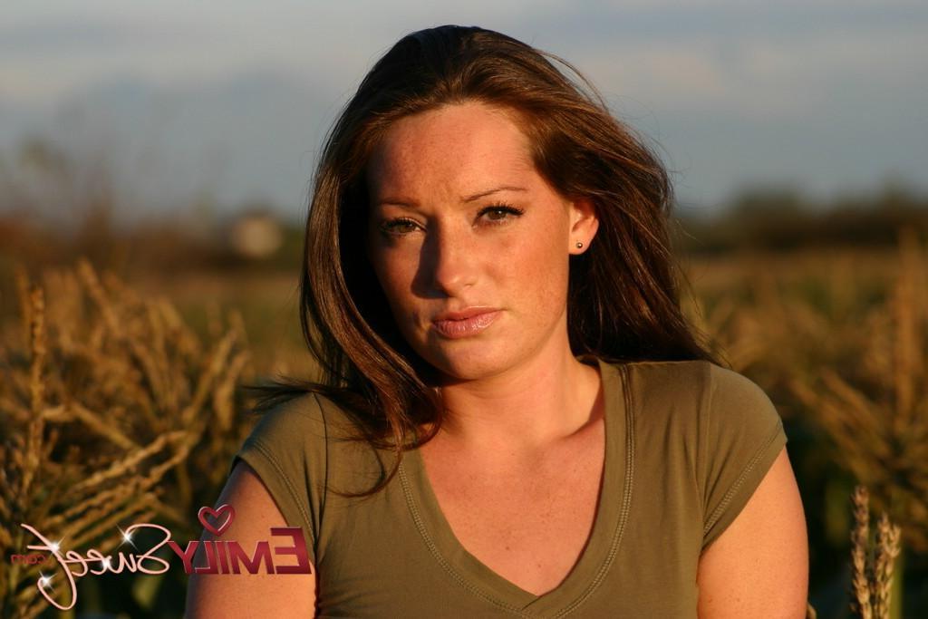 20P Pictures of Emily Sweet treading naked through a corn field