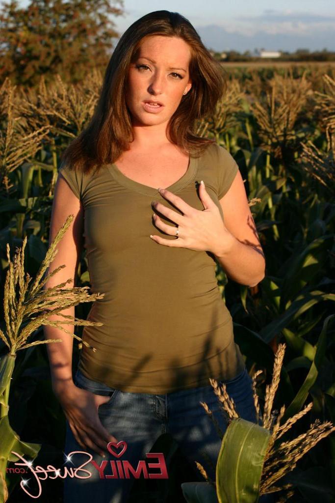 20P Pictures of Emily Sweet treading naked through a corn field