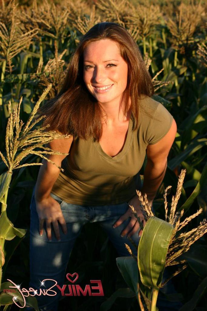 20P Pictures of Emily Sweet treading naked through a corn field