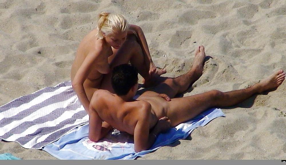 20P Naked beach 146.