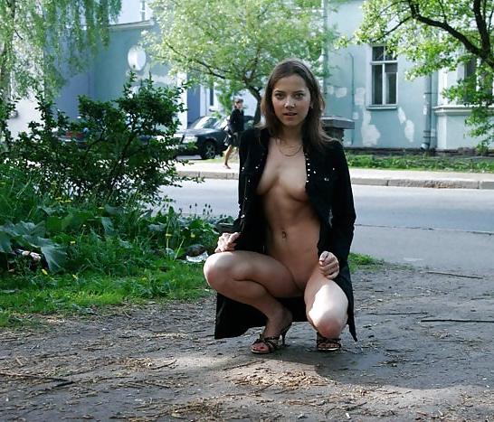 16P Teen brunette flashing in the street