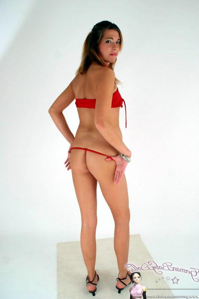 16P Pictures of german teen Amy bending over to show her sweet round ass