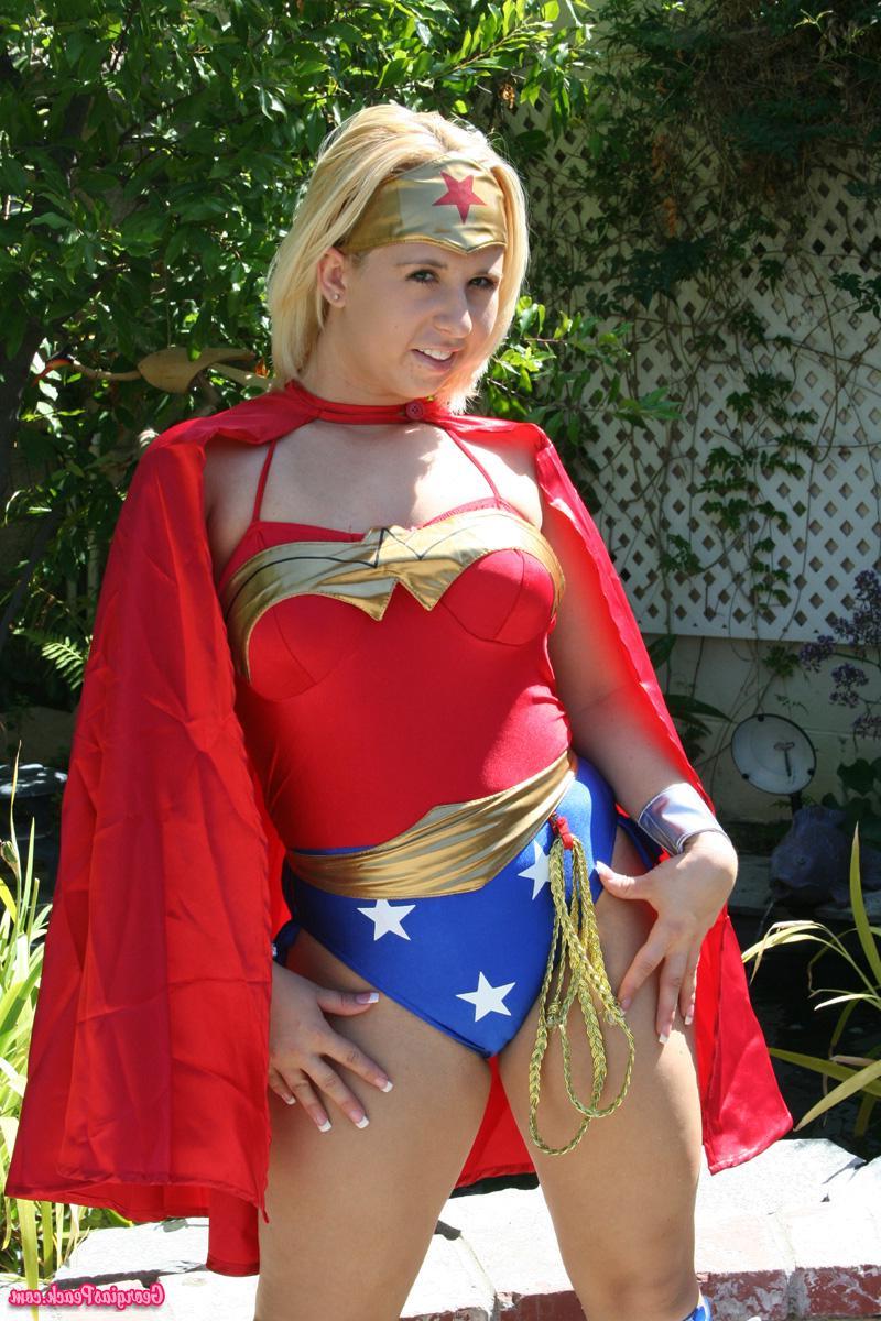 16P Pictures of Georgia's Peach being your wonder woman
