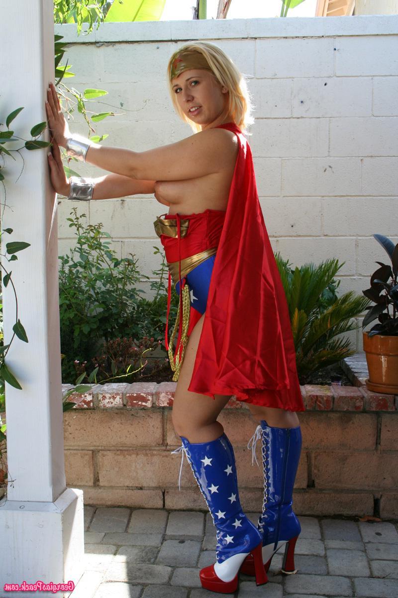 16P Pictures of Georgia's Peach being your wonder woman
