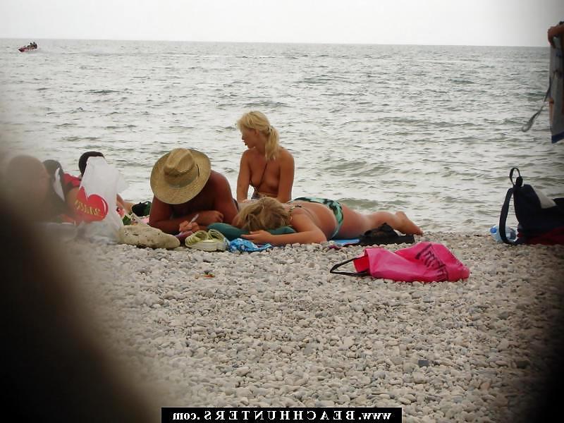 25P Naked at Beach