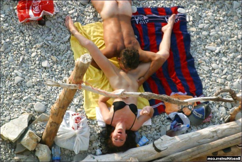 25P Naked at Beach