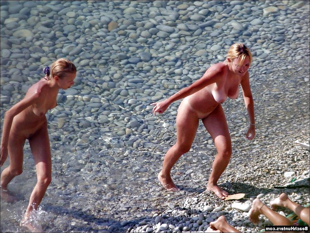 25P Naked at Beach