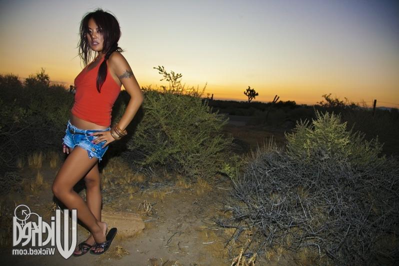 12P Seductive asian babe Kaylani Lei uncovering her tiny curves outdoor