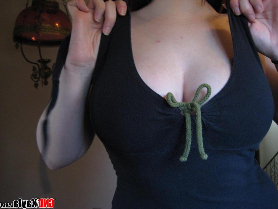 16P Pictures of teen nympho GND Kayla showing off her tits on webcam