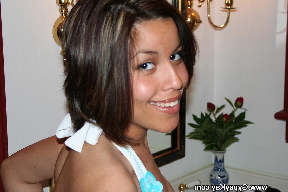 14P Pictures of teen Gypsy Kay getting all oiled up for you