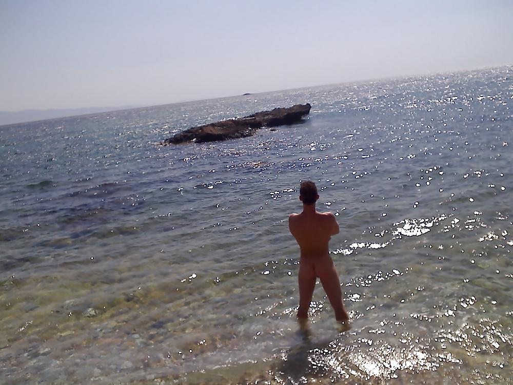 15P Dick on the beach