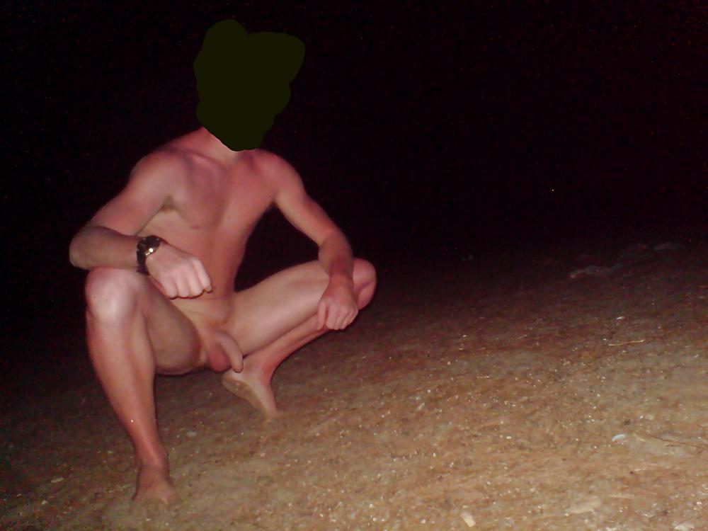 15P Dick on the beach