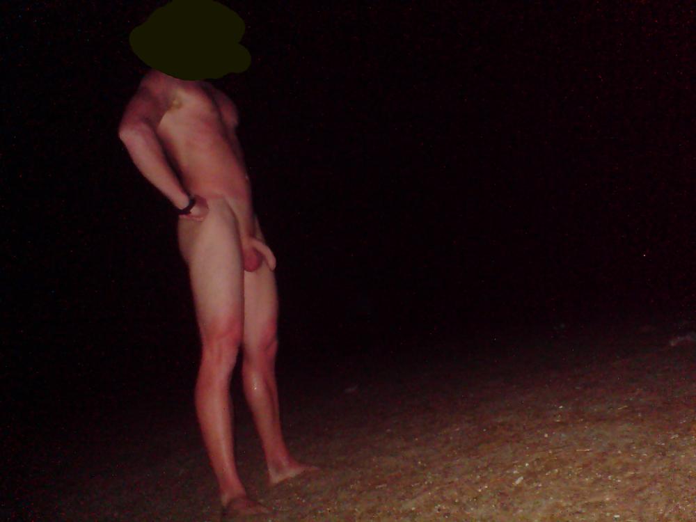 15P Dick on the beach