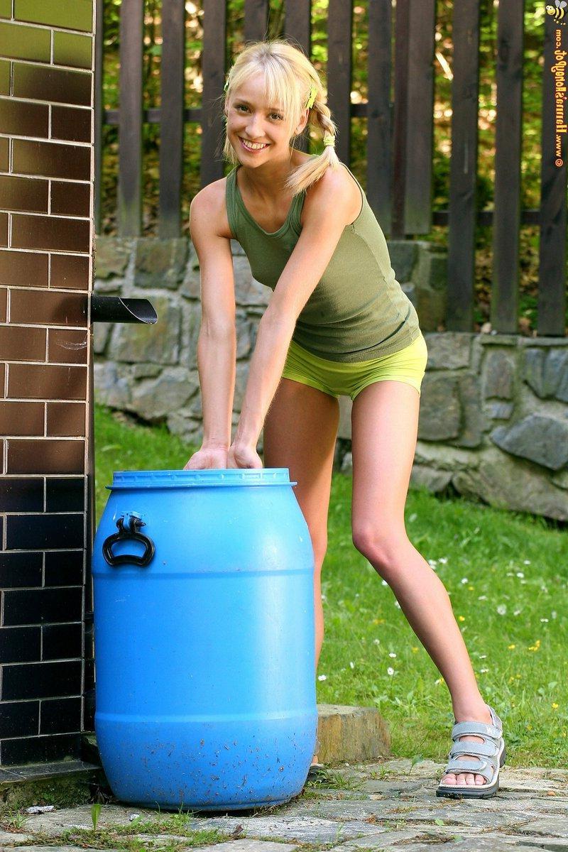 18P Pictures of Hanna's Honeypot spreading her legs for your cock