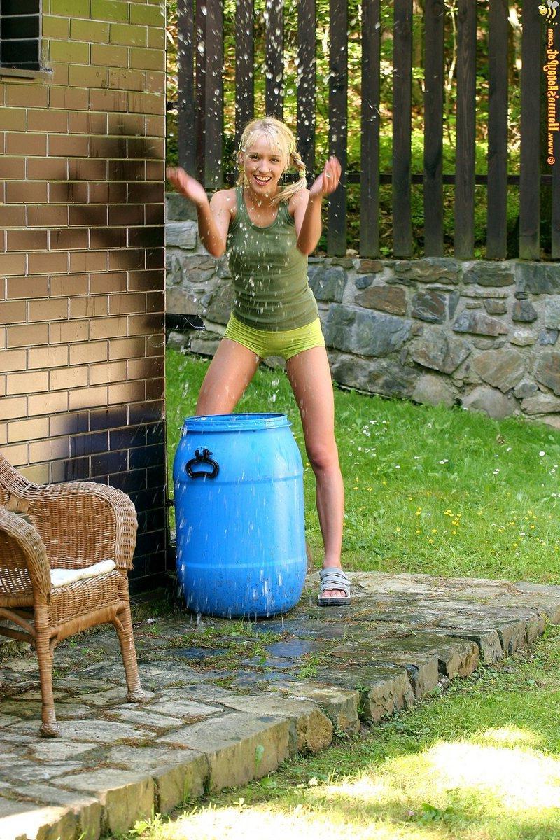18P Pictures of Hanna's Honeypot spreading her legs for your cock