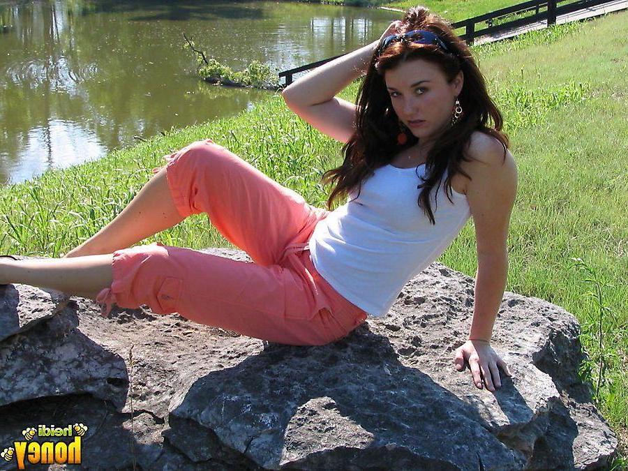 20P Pictures of teen cutie Heidi showing her hotness outside