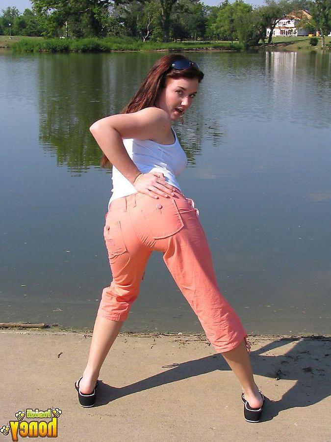 20P Pictures of teen cutie Heidi showing her hotness outside