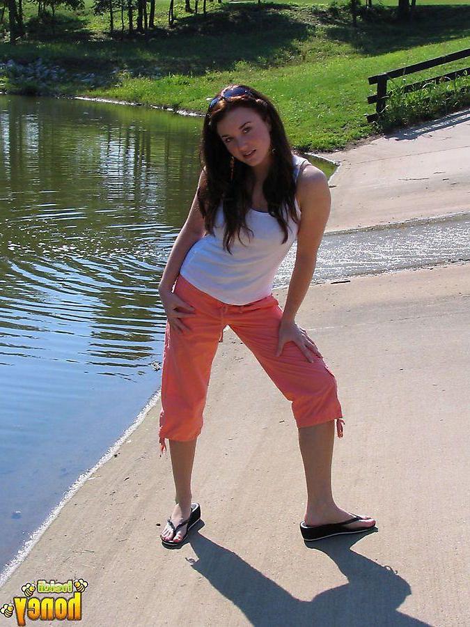 20P Pictures of teen cutie Heidi showing her hotness outside