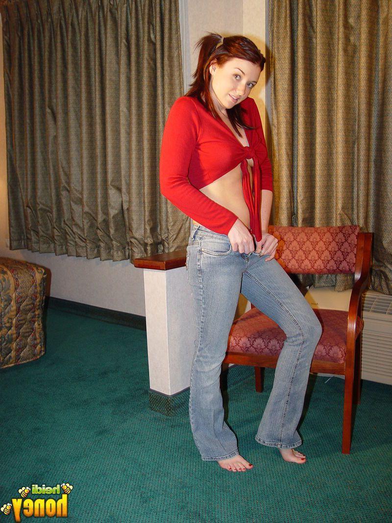 20P Pictures of teen hottie Heidi showing her sexy ass and legs