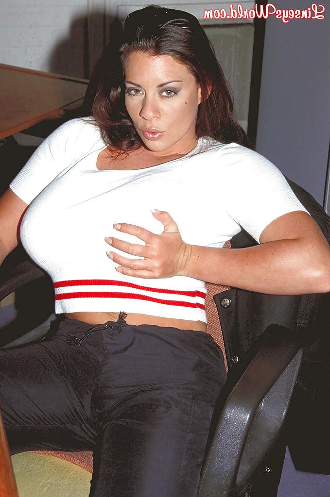 16P Linsey Dawn McKenzie shows her big boobs in office reality pics.