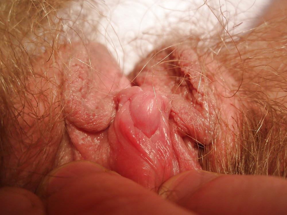 6P Her hairy pussy...