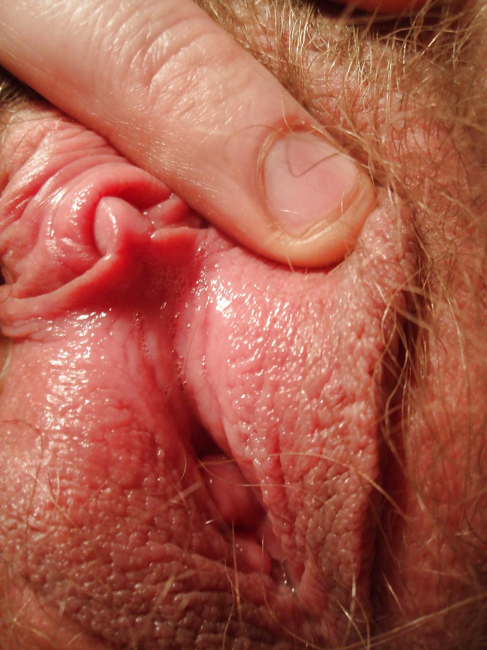 6P Her hairy pussy...