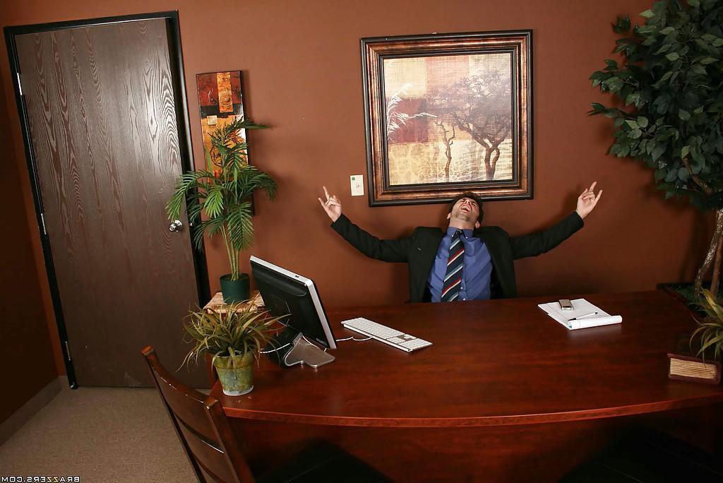 16P Naughty babe Madelyn Marie is fucking hardcore in the office
