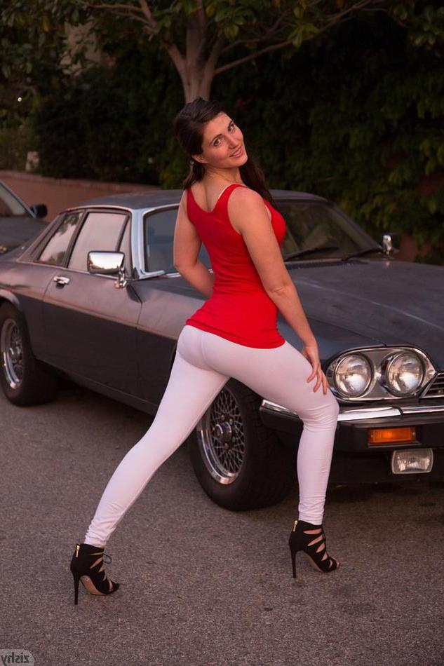 8P Brunette cutie Irene Quinn teases in her tights